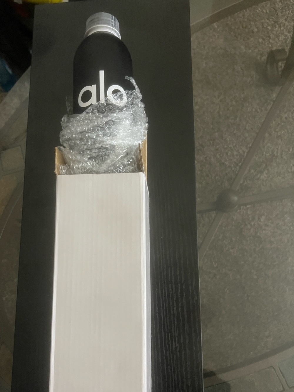 ALO Yoga Black Reusable Water Bottle - Picture 4 of 4